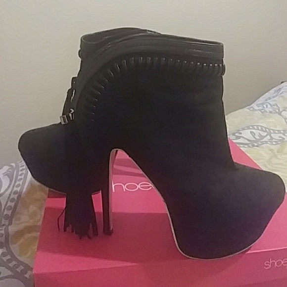 Shoes - Picture 1 of 1